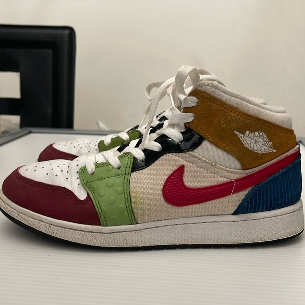 NIKE AIR JORDAN 1MID GS MESSY ROOM BASKETBALL SNEAKERS BOYS-GIRLS SIZE 7Y